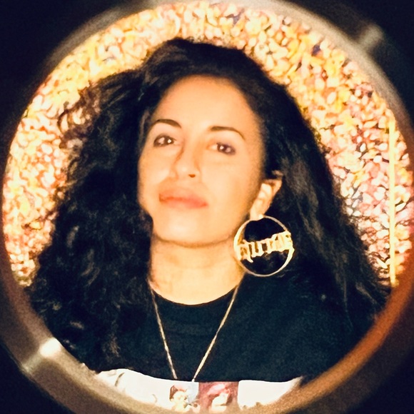 Meet your Posher, Laura - Picture 1 of 1